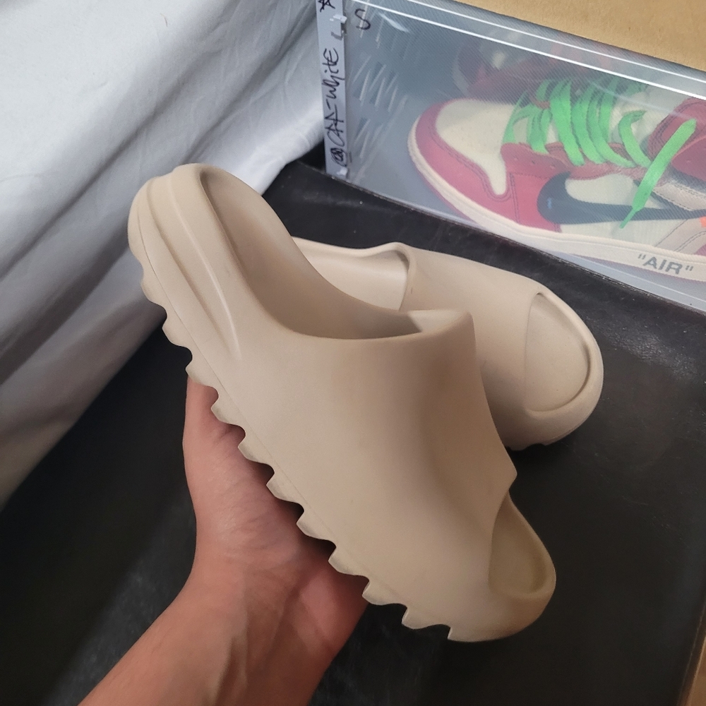 Yeezy Slide Pure